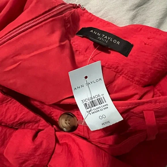 Red Ann Taylor skirt - Picture 2 of 3
